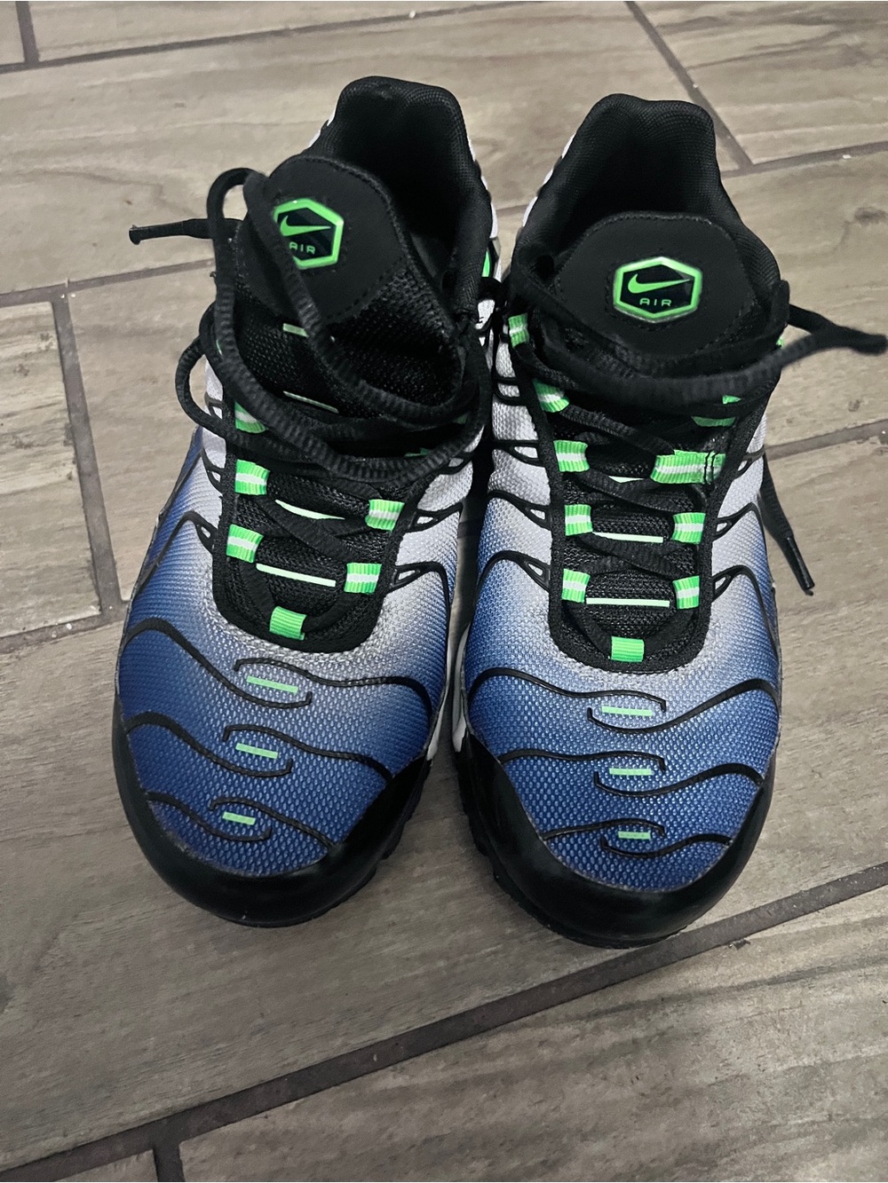 Nike Kids Blue Gradient Sneakers with Neon Green Accents